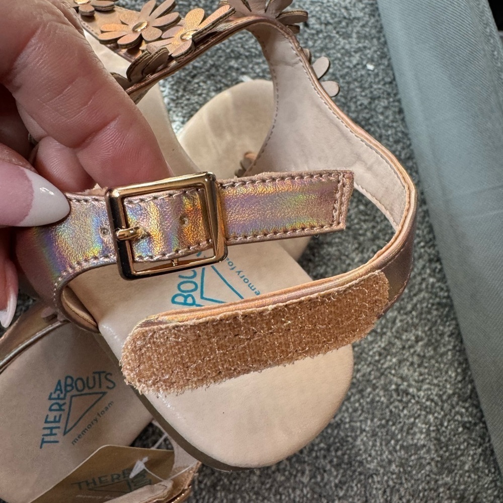 ThereAbouts Kids Floral Sandals - Rose Gold Size 4 - Picture 3 of 5